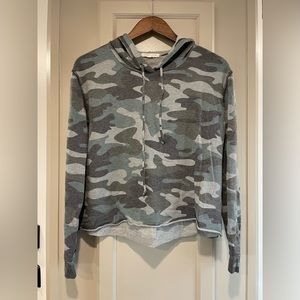 Socialite woman’s pullover